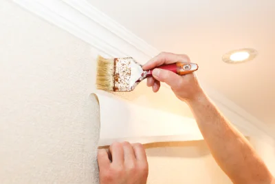 Pose de papier peint à Caro — revêtements muraux et toiles de verre